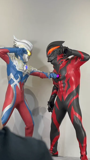 そしてラストのゼロ&amp;ベリアルのスペシャル撮影会が最高すぎる!!ずっとケンカしてバチバチでした 