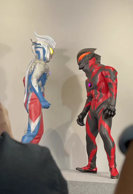 そしてラストのゼロ&amp;ベリアルのスペシャル撮影会が最高すぎる!!ずっとケンカしてバチバチでした 