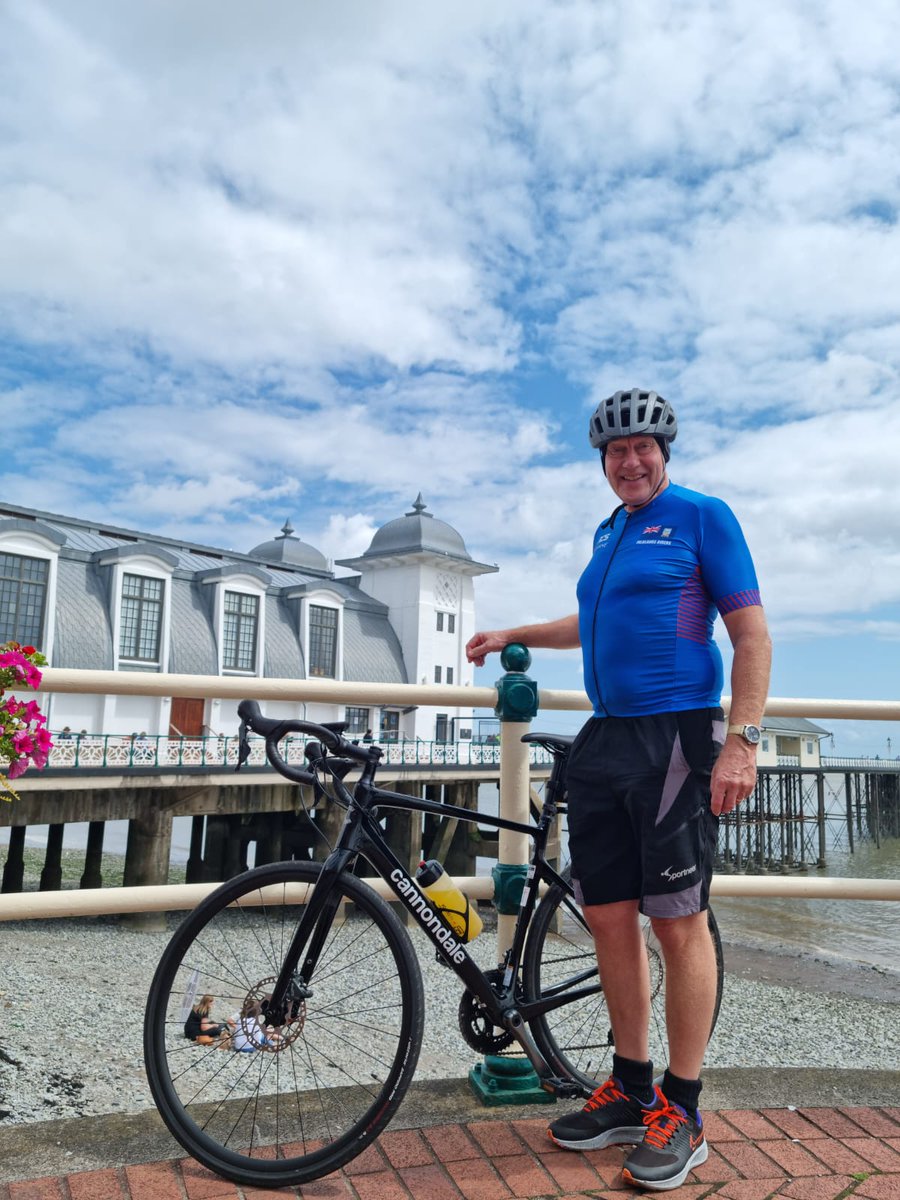 GrumpyVeteran2's tweet image. Two pictures 12 months apart. I wasn't happy in the first picture, so I joined @PureGym Western Avenue November last year. 1 hr CV and 1 hr weights a day. Cut out carbs and eat loads of protein. Feeling so much better. #HealthyLife #FitnessGoals #gymlife #FitnessJourney #puregym