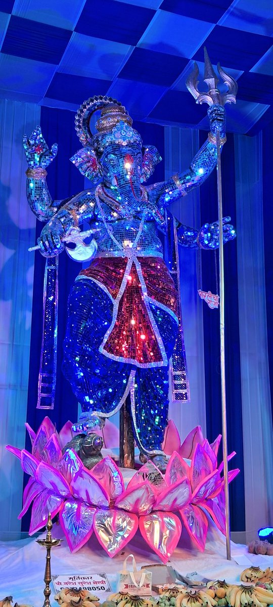mohit3079's tweet photo. #GanpatiBappa Darshan at Vile Parle and Santacruz !!! And Tonight it's going to be #FortchaRaja and #Khetwadi #Ganpati Darshan !!! @baxirahul @RoadsOfMumbai @MirchiJeeturaaj https://t.co/vnJGdkk50G