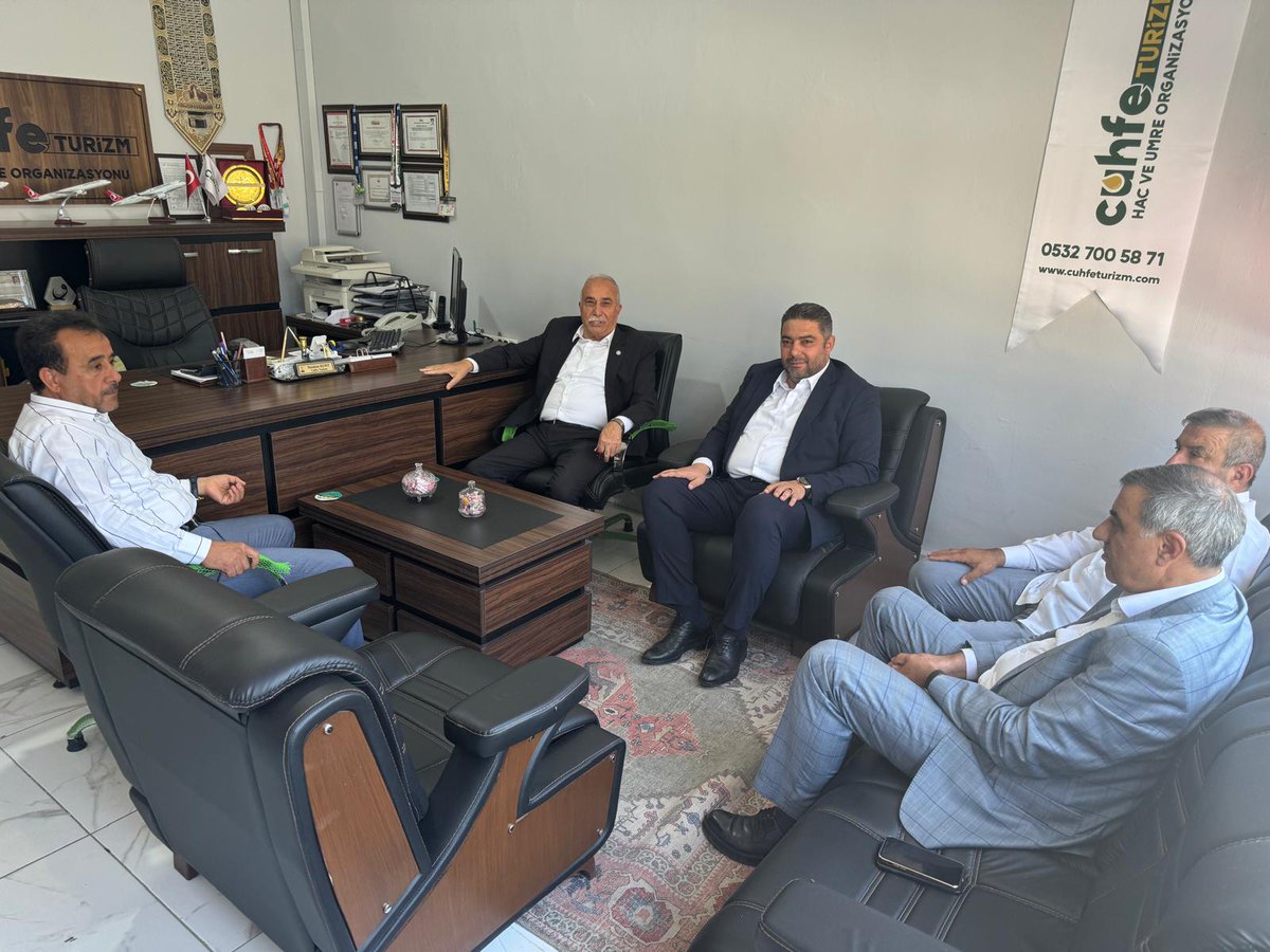 Şanlıurfa Eyyübiye İlçemizdeki Kanaat önderi Sn.Şıh İbrahim Kurt'u ziyaret ettik.

Misafirperverliğinden dolayı teşekkür ederim.