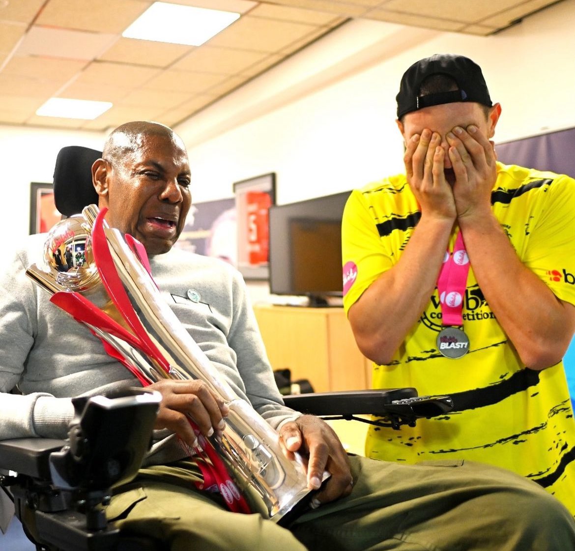 jdpreed's tweet image. Obviously losing sucks, but this wonderful picture almost makes up for it.

Congrats to Gloucestershire - Glorious for 1 day at least