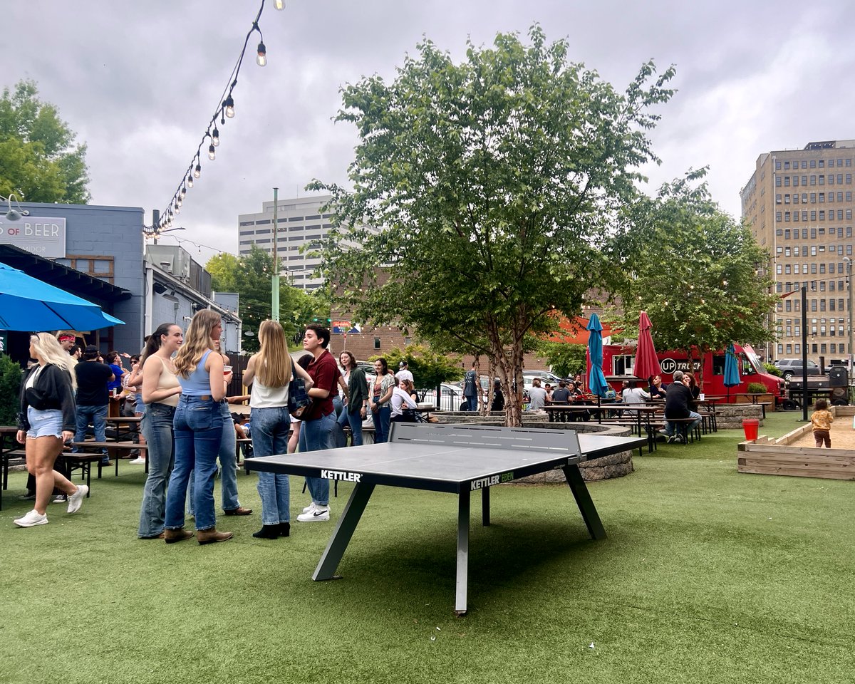 We can't believe it's time to wrap up another great weekend with you, #Knoxville! Come see us for a drink before the Monday scaries hit! 

#MoBKnox #Knoxville #KnoxRocks #LoveDowntownKnox #OldCityKnox