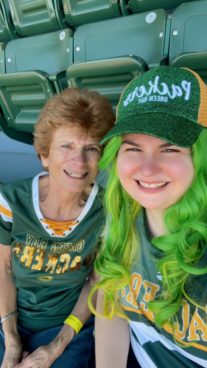 89packerfan's tweet photo. We back! ๐๐
#GoPackGo #PackerFamily #PackerNation #GreenBayPackers #Packers #GetLoudLambeau #PackersRollCall https://t.co/6Ds4zvPZjj