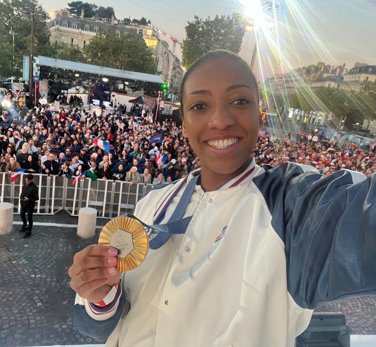 AltheaLaurin's tweet photo. Merci  💙🤍❤️‍🔥

Fière et heureuse d’avoir été décorée Chevalier de la Légion d’honneur par la Nation 🏅🎖️

Cette remise de récompense a été d’autant plus spéciale que j’ai pu la partager avec VOUS 🫶🏾
Merci pour ces moments qui resteront gravés dans ma mémoire https://t.co/u9BoWXxZKP