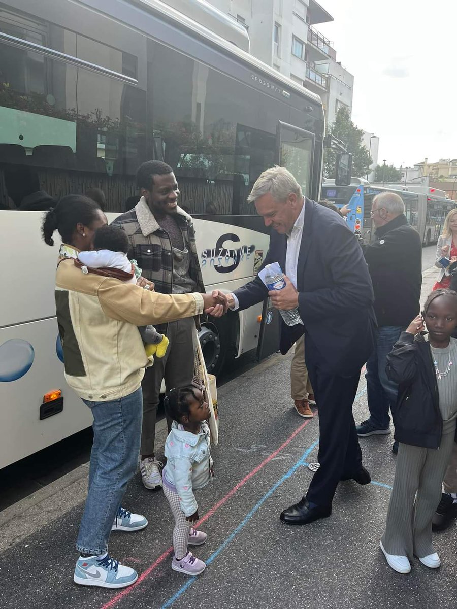 🏠 Toujours un plaisir d’accueillir les nouveaux arrivants Campinois ! 
Avec notre équipe municipale et les agents municipaux, nous avons présenté les grands projets sur la ville et les événements à venir à Champigny avec une belle visite en car.
#nouveauxarrivants #Champigny