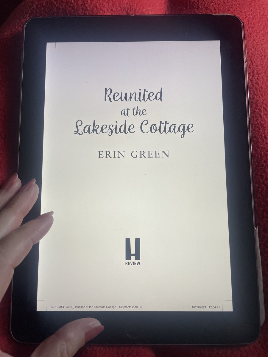 ErinGreenAuthor's tweet image. Day 3 of proofreading 📖 #Book14 #FestiveRead