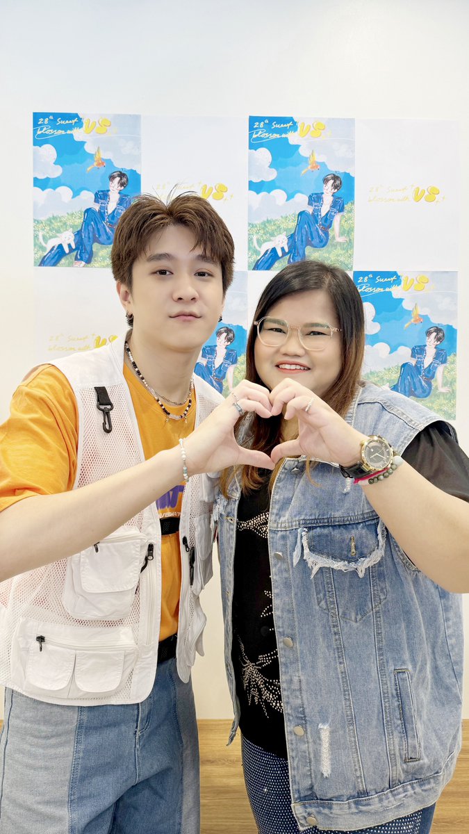 MOO_fai_fai_MOO's tweet photo. ทุกความได้ใกล้ชิด มันคือความตื่นเต้นของพี่เสมอๆ 🫨
แล้วเรานัด Theme กันมาแล้วเนอะ เสื้อคู่แหละ🤭
พี่อัสน่ารักอ่าาา รักพี่อัสจัง 🥰
🦭อุ๋งลูกแบบได้ ได้ท่าเท้าเอววีนเนี่ยพี่ฝ้าย🤣
#28thSweetblossomwithUS
#ProjectUsBD2024
#Happy28thUSday
#usnttr @usnttr 🫶 https://t.co/Y1XA9oBMa0