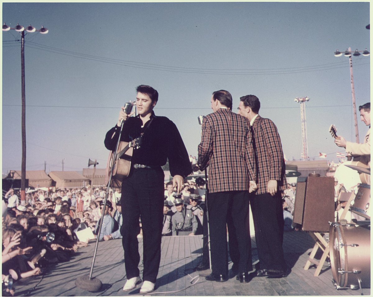Sometimes the fan mobs were so large that Elvis was accidentally scratched and bitten!

#ElvisPresley #Icon #Music #Fans #Stardom #Vancouver #ElvisLegacy #Fame