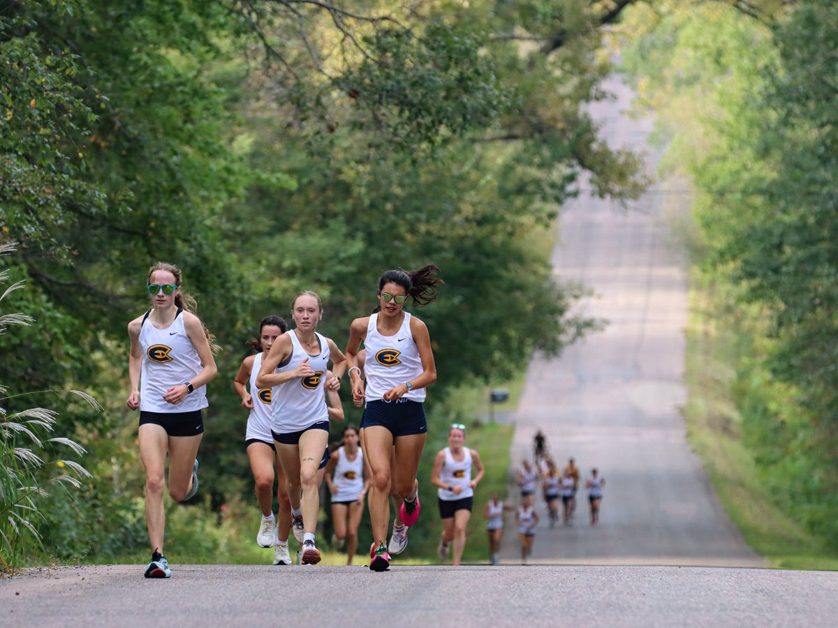 Photos from Friday’s Cleghorn Hill Workout: danjschwamberger.smugmug.com/UW-Eau-Claire-… #crosscountry #uweauclaire #rollgolds