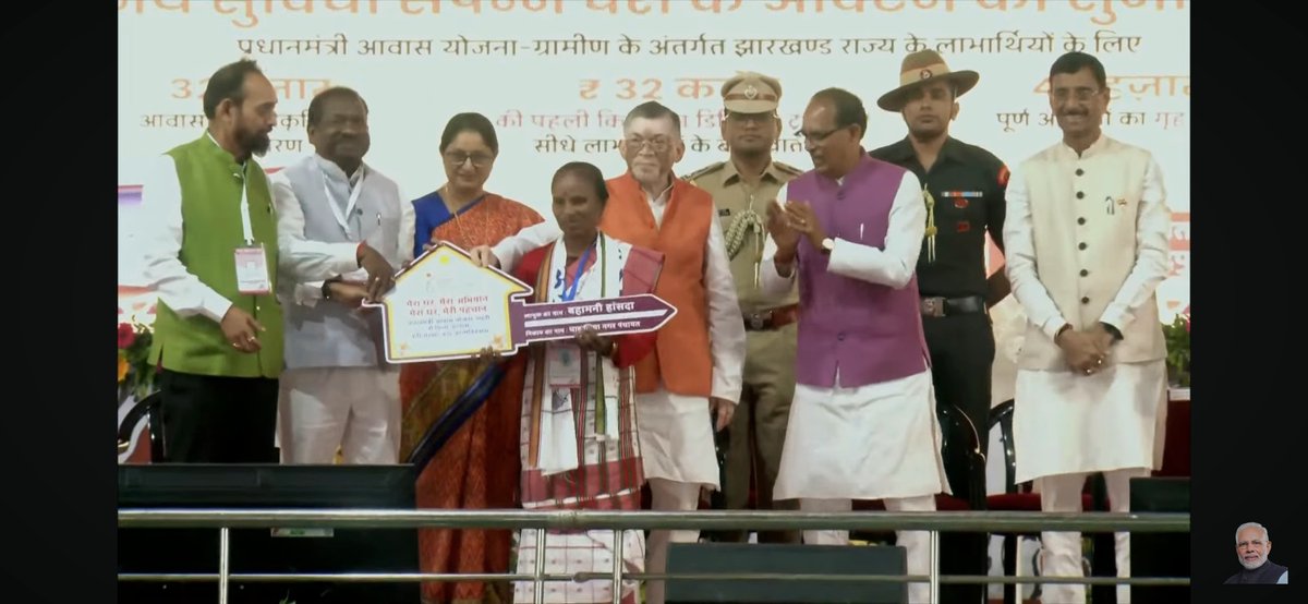 नगरीय प्रशासन निदेशालय, झारखंड (@jharkhanddma) on Twitter photo Hon’ble Prime Minister virtually joined the Grih Pravesh ceremony of over 5,000 houses built under <a href="/PMAYUrban/">Housing For All</a> at an event in Jamshedpur, Jharkhand today. During the event, Hon’ble Governor and Central Ministers , Local M.P. and M.L.A.s handed over the keys to beneficiaries. Hon’ble Prime Minister virtually joined the Grih Pravesh ceremony of over 5,000 houses built under <a href="/PMAYUrban/">Housing For All</a> at an event in Jamshedpur, Jharkhand today. During the event, Hon’ble Governor and Central Ministers , Local M.P. and M.L.A.s handed over the keys to beneficiaries.