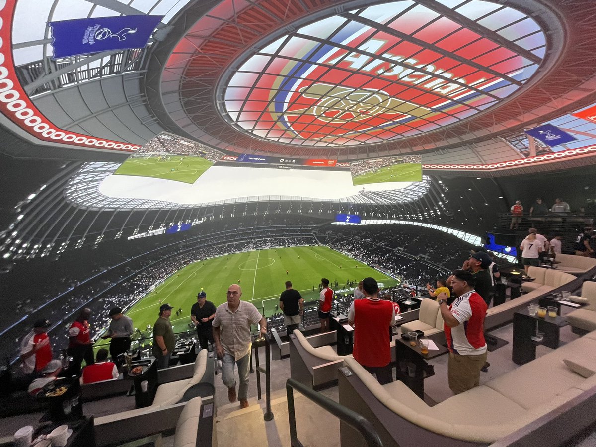 chris_kratovil's tweet image. I enjoyed my first visit to COSM, a sort of miniature version of The Sphere that shows sports on a huge domed screen. I took a trip to North London for the Arsenal-Tottenham Derby without leaving DFW. Pretty incredible. And North London is Red! #COSM #Arsenal #NorthLondonDerby