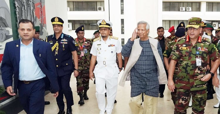 প্রথমবারের মতো সেনাসদরে প্রধান উপদেষ্টা ড: ইউনূস