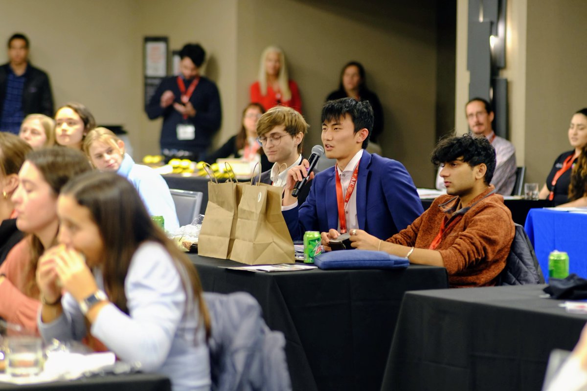 autumnimmuno's tweet photo. Our undergraduate careers in immunology workshop is an excellent way for young scientists to learn about opportunities inside and outside of academia! Register to eat lunch, learn from our speakers, and chat with representatives from graduate programs! 

https://t.co/M8U9Hrtqgm https://t.co/EsRXRIXr4W