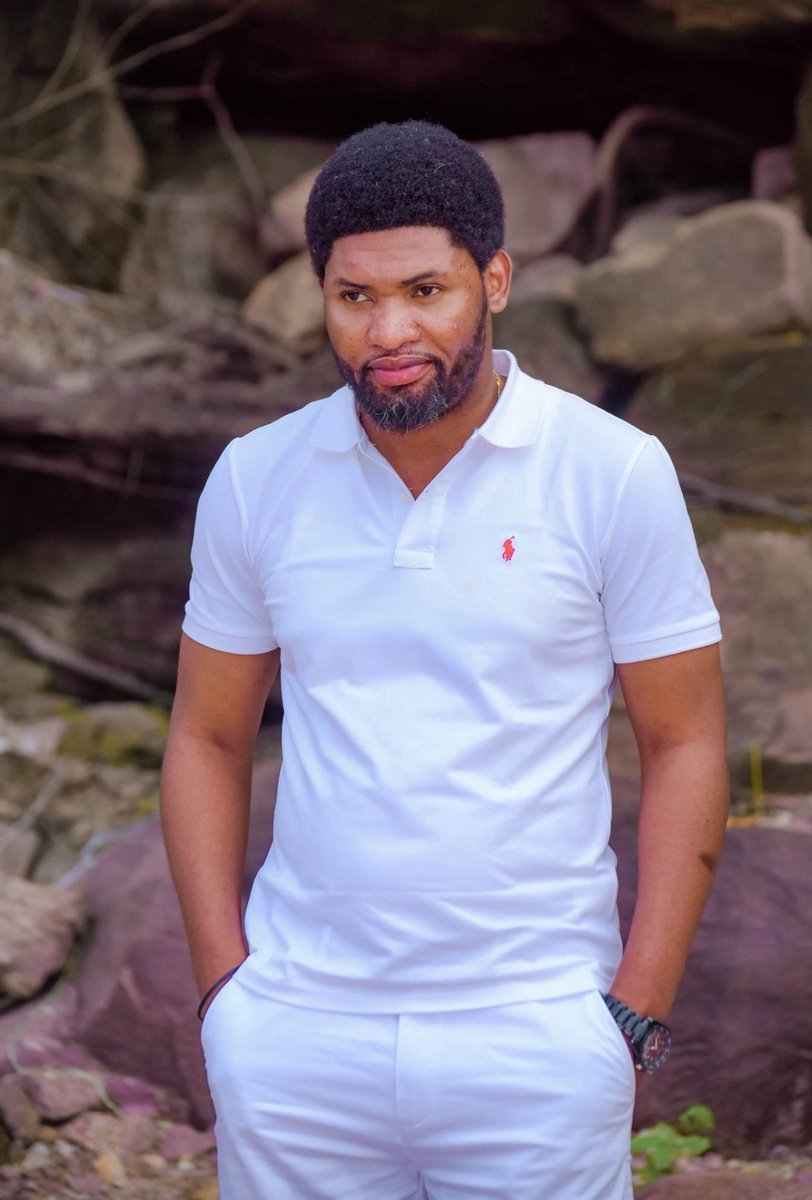 petertiani007's tweet image. #RDC… Quand un Veuf veut se remarier 3 mois après le décès d’une épouse avec laquelle il a fait des années… À vrai dire ,il n’a pas trouvé l’oiseau rare ,la colombe existait déjà … 
Bon Dimanche à tous…