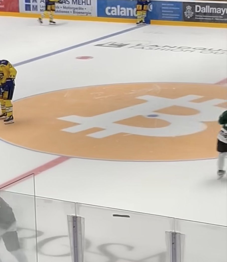📸 #Bitcoin ice hockey spotted in Switzerland 🇨🇭