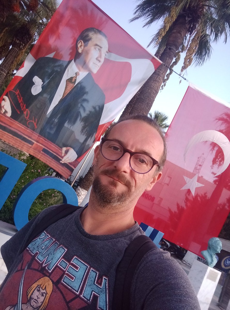 Gururla şerefle Mustafa Kemal'in askerleriyiz.