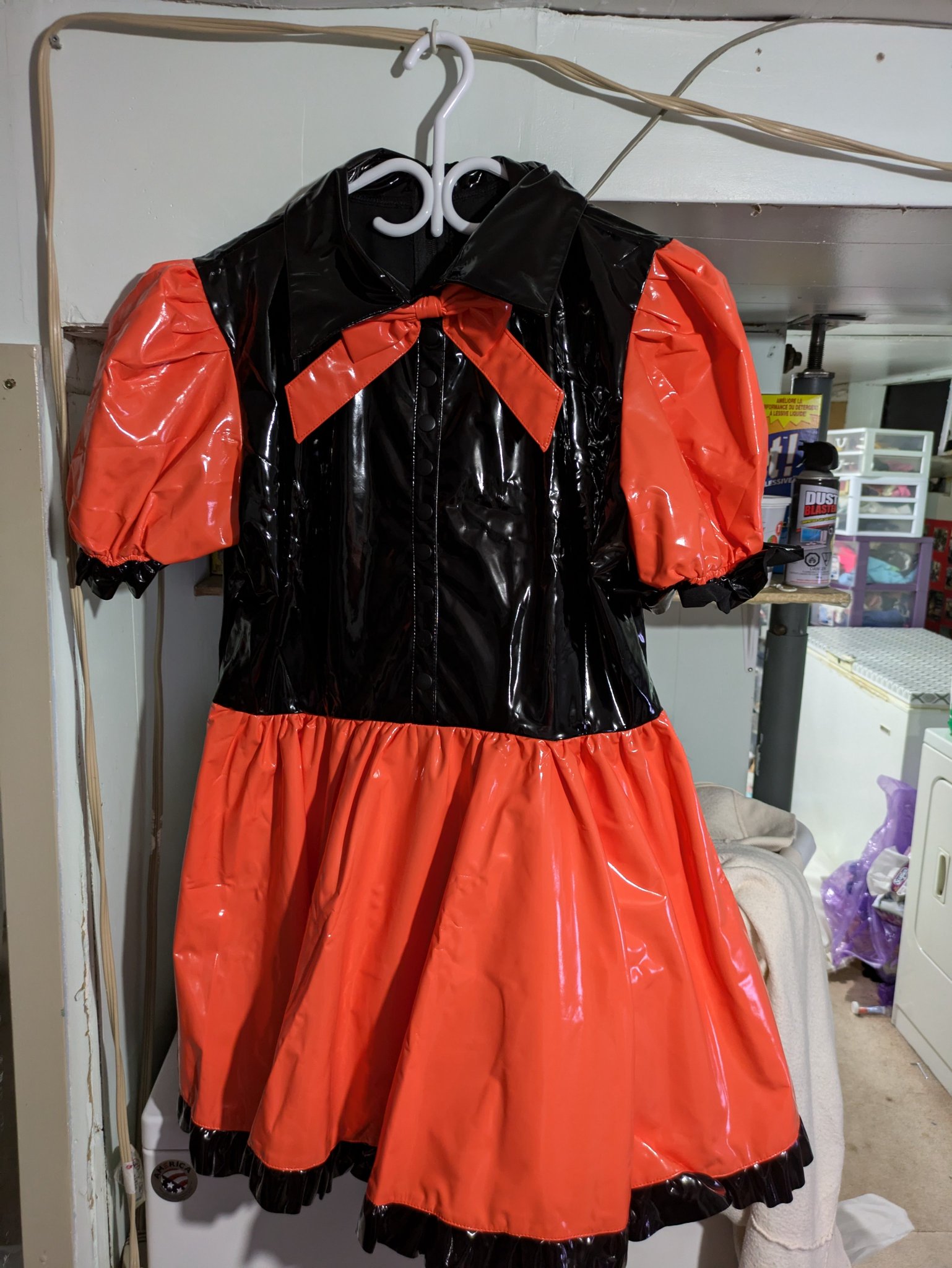 1 pic. I gots some new pvc shinies! Something Halloween flavored, and the silly sissy bonnet dress that I've wanted for a long time and finally convinced myself to buy~ https://t.co/pJiLmR26Ch