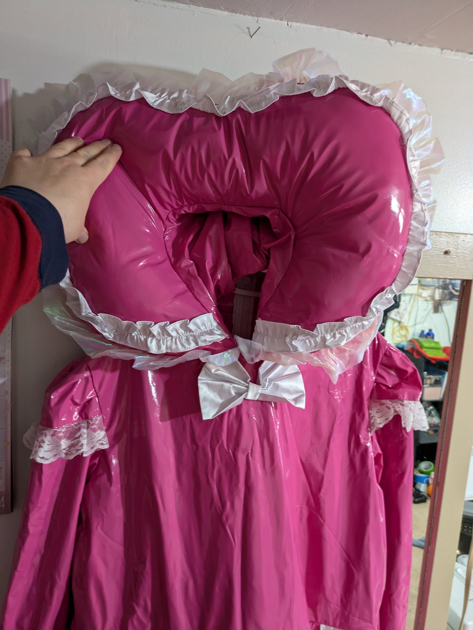 3 pic. I gots some new pvc shinies! Something Halloween flavored, and the silly sissy bonnet dress that I've wanted for a long time and finally convinced myself to buy~ https://t.co/pJiLmR26Ch