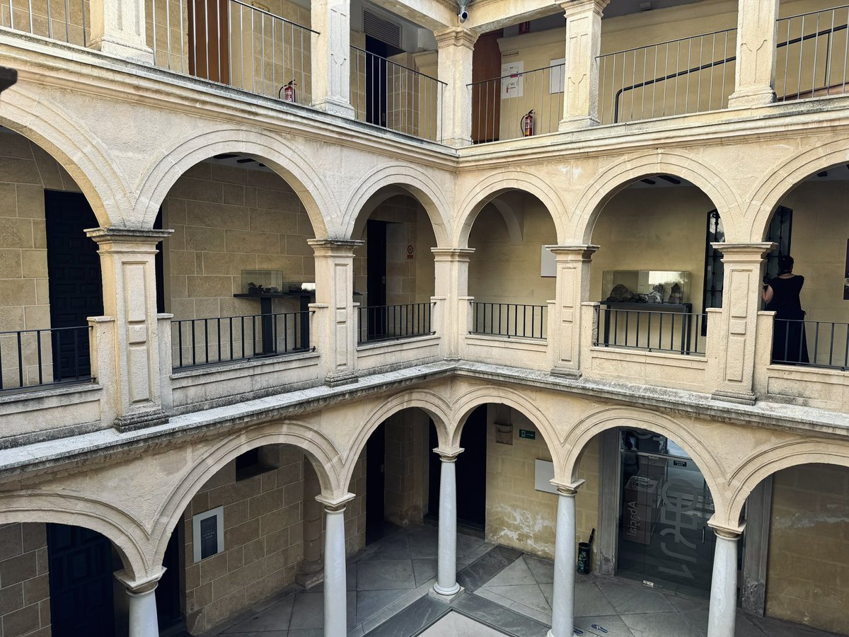 Otra de las joyas de Alcalá La Real es el museo arqueológico que está en el Palacio Abacial, un edificio barroco con toques neoclásicos. 

Este museo da a conocer el patrimonio y los vestigios de la zona desde la prehistoria hasta época musulmana. 

#AlcaláLaRealEnamora