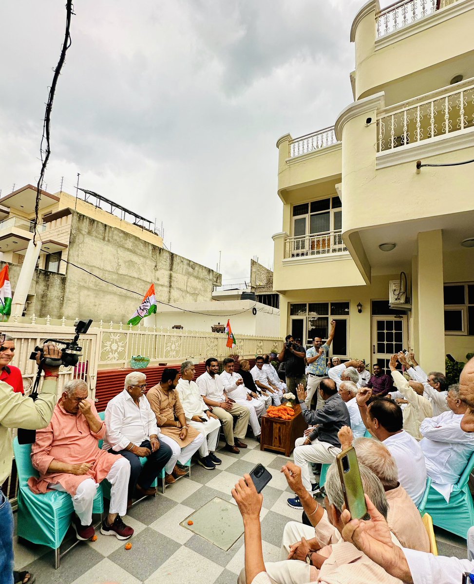 Campaigning for Ex deputy CM <a href="/cmbishnoi/">Chander Mohan</a> Ji at sector 25 Panchkula <a href="/sidbishnoi/">Siddharth Bishnoi</a>