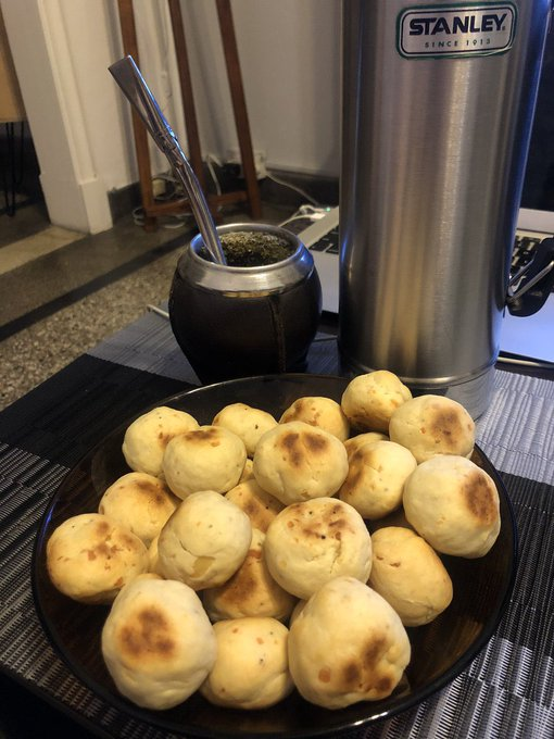 con intención de tomar mate y comer chipa