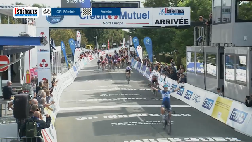 TeamCOFIDIS's tweet photo. 🥈 Victoire Berteau vient prendre la deuxième place du #GPdIsbergues au terme d'un final haletant ! 🥵 https://t.co/nnlEbGNJQH