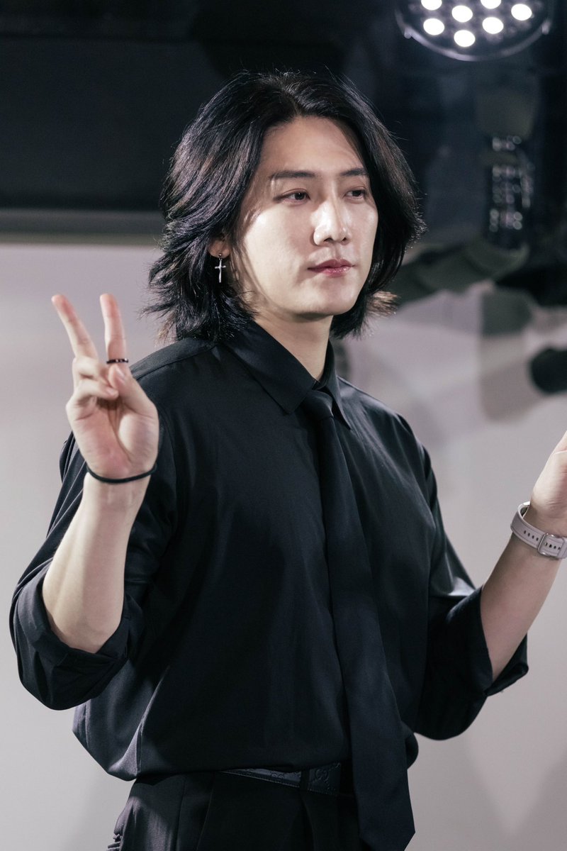 Shining_VEGA_'s tweet photo. 240804📸Phototime

#pluswin #プラスウィンホール六本木
#JungKyun #정균 #SIRO #VEGA
≫ @qowjdrbs1 ♡ https://t.co/NrF1zM4sun