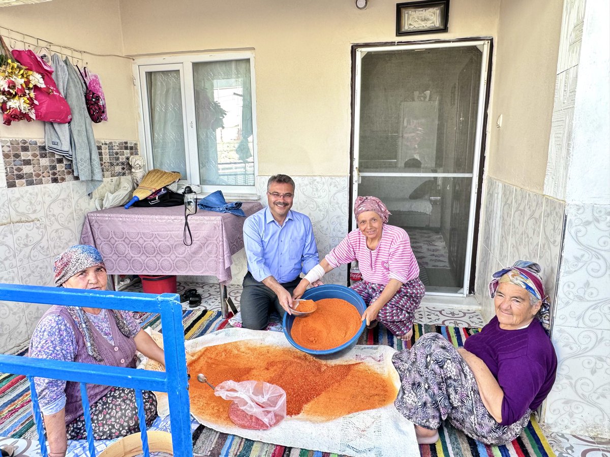 avomerozmen's tweet photo. “Her Daim Birlikte, Özümüzden Geleceğe”
İlçe Başkanımız Sn. Hüseyin Ali Korucu ve yönetim kurulu üyelerimiz ile birlikte;#TürkiyeBuluşmaları programımız kapsamında #Köprübaşı/#Borlu’da vatandaşlarımızı ziyaret ederek,hal hatır sorduk,esnafımıza hayırlı ve bol kazançlar diledik. https://t.co/vS7n7hyfKP