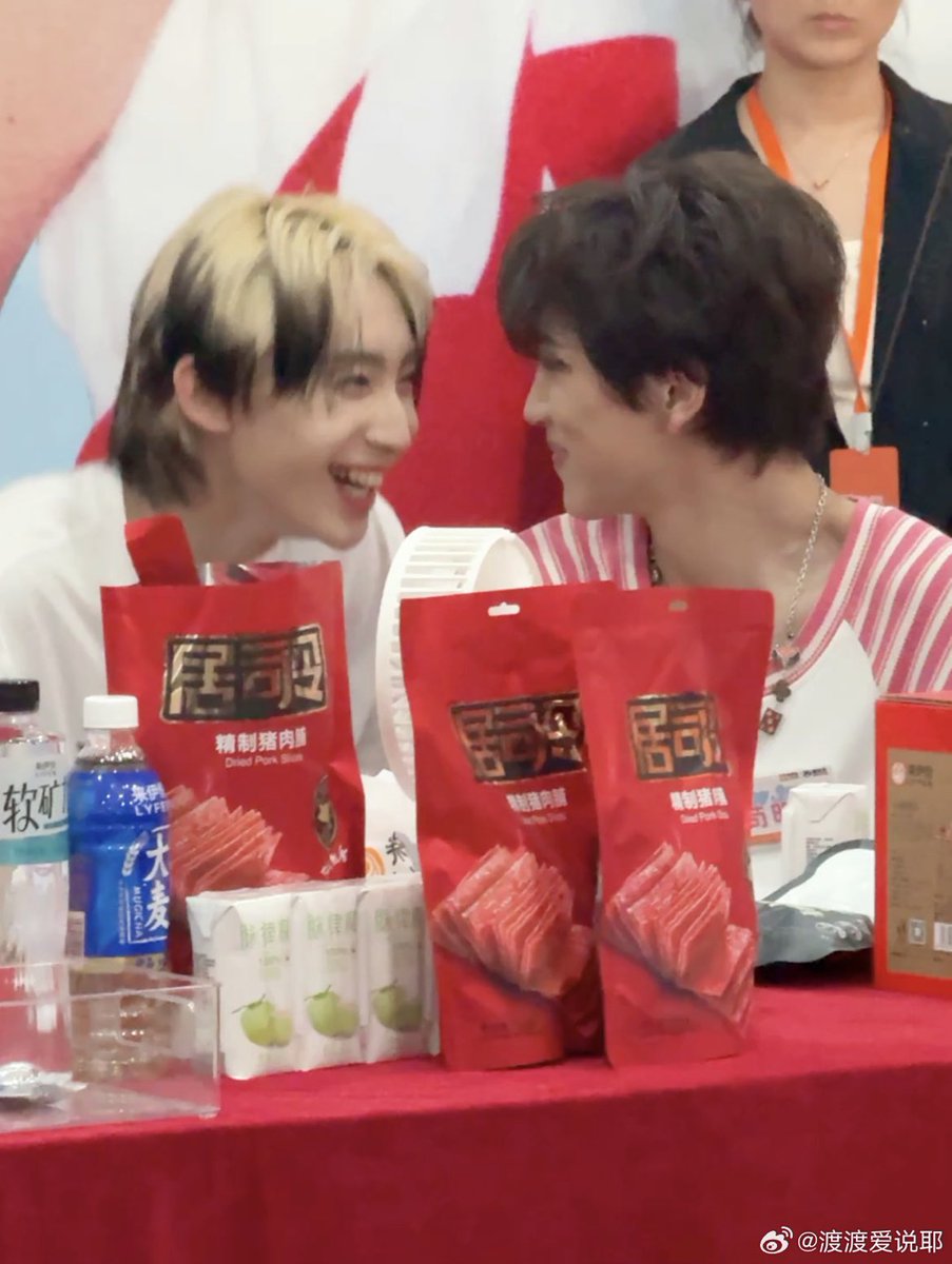 hazixizemish's tweet photo. so glad to see #zerui smiling like this 🥹

#boystory #zeyu #mingrui #泽宇 #明睿 https://t.co/Xknbly09Ax