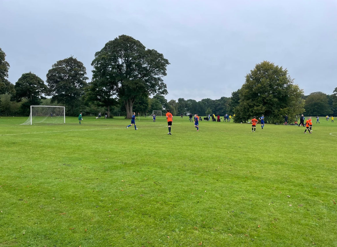 Welcome back to a soggy Sunday morning grassroots fixture… but we love it, especially when the lads grafted so hard to maintain their lead despite the oppositions comebacks.

Well done boys some great play, passing , defending and goals. 

Keep it up 💙🤍⚽️🙌🏻