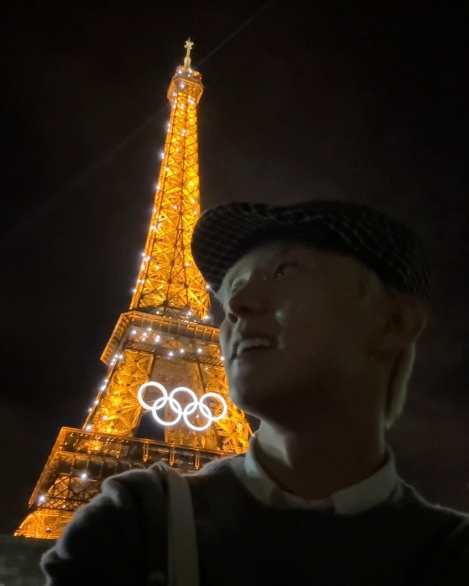 Changmin in front of the Eiffel Tower✨

2019                                      2024