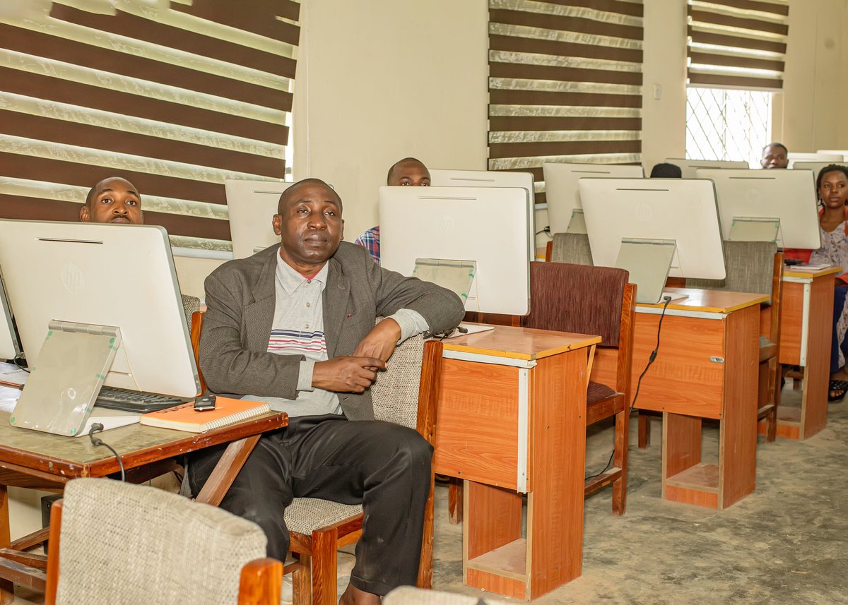 CentreUnijos's tweet photo. Week 3 Module 3 physical session learning session @3mttNews @3MTTNigeria @bosuntijani @unijos https://t.co/pZ1jsmq2ZP