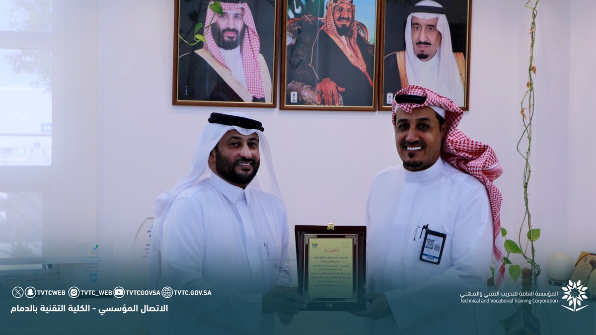 tvtc_g_dammam's tweet photo. استقبل عميدالكلية التقنية بالدمام مدير مدرسة الجش الثانوية برفقة عدد من الطلاب حيث تم تنفيذ برنامج تدريبي على المايكروكونترولر لـ 10 طلاب، وذلك بالتنسيق مع قسم البحث والابتكار التقني وتهدف هذه المبادرة إلى تعزيز الشراكة المجتمعية ودعم المهارات التقنية للطلاب.

#تقني_الشرقية https://t.co/IVblq7zSov