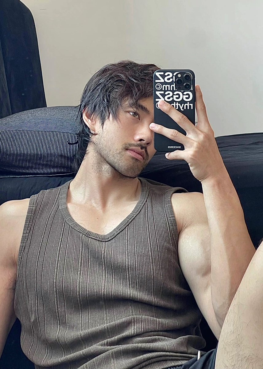 （1509）⠀sunday.
⠀
today i don't feel like doing anything.