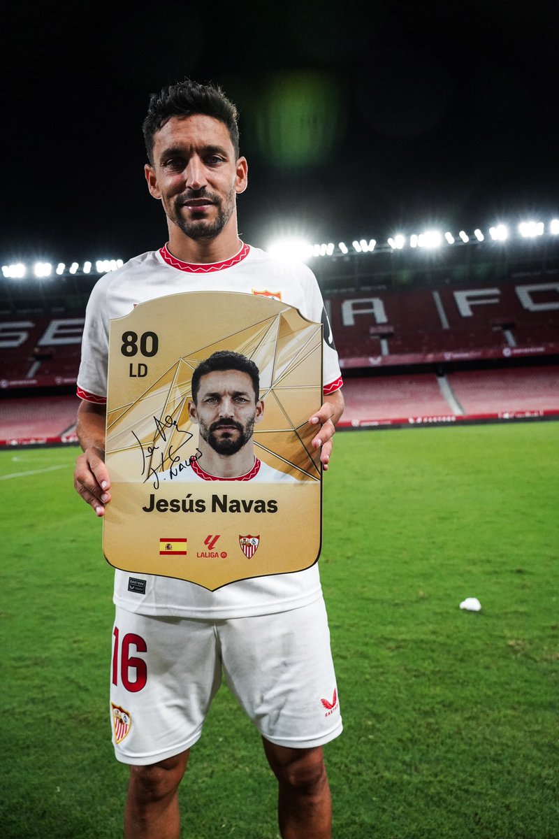 SevillaFC's tweet photo. La única carta que debería tener 99 en pasión, compromiso y entrega 🥹👏🏼❤️

🤝 @easportsfces https://t.co/lTDj93lPDF