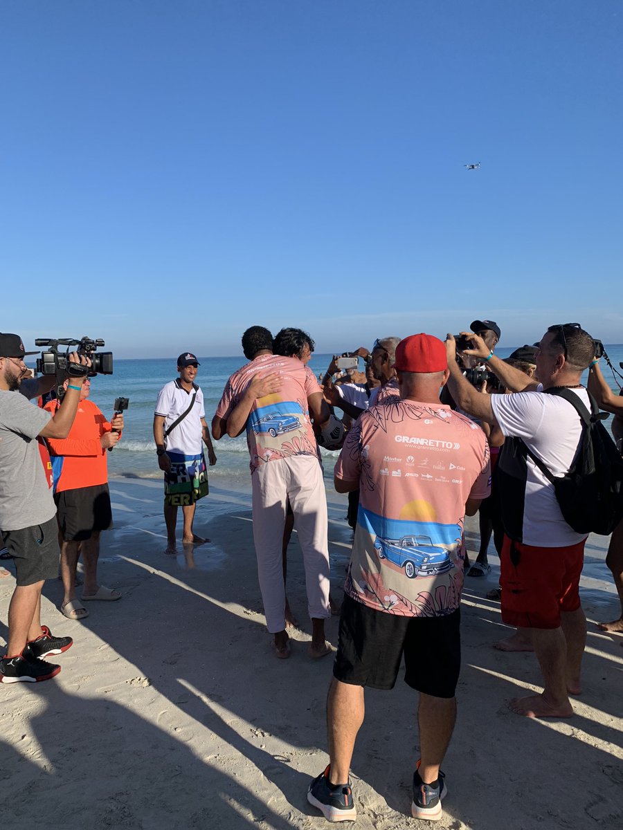 Gran Retto y los momentos que regala.
Javier Sotomayor premiando con su increíble presencia.
#GranRetto
#hotellosdelfines