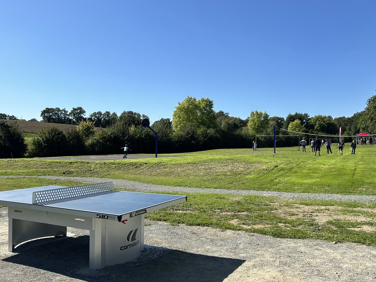 vsaulnier53200's tweet photo. L’Héritage @paris2024 se construit partout en #Mayenne avec le conseil départemental @lamayenne Inauguration ce matin de la plaine sportive naturelle de LaBazougeDesAlleux coconstruite avec jeunes et familles Bravo à équipe municipale Merci aux cofinanceurs #CAF53 @MSA536172 https://t.co/OWMC7X9pNJ