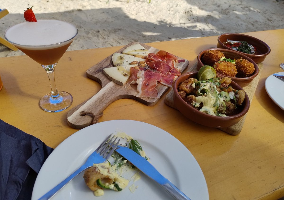 Lunch on the beach ha ha 🏖️ - At the Bedford Inn #Ramsgate