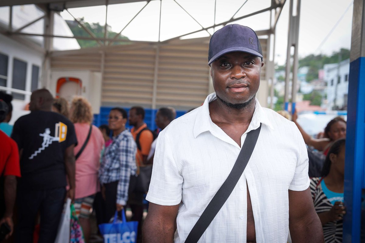 OIM_LAC's tweet image. Ryan Jackson ha trabajado incansablemente para ayudar a limpiar los escombros dejados por el #HuracánBeryl.  
 
Cada #ActoPorLaHumanidad es un testimonio de la perdurable resistencia y unidad del pueblo caribeño.

👉 bit.ly/3yYtYii