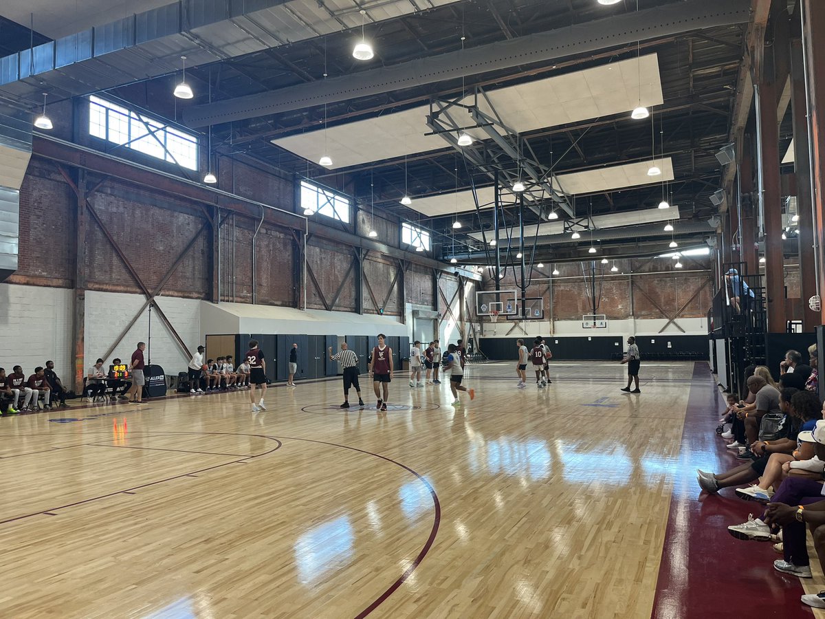 Spending some of today at <a href="/hooplove215/">CityofBasketballLove</a> Interstate Shootout day 2
First games just started - <a href="/BensalemBBall/">BHS Owls Bball</a> vs <a href="/HendyHoops/">WC Henderson Boys Basketball</a> here