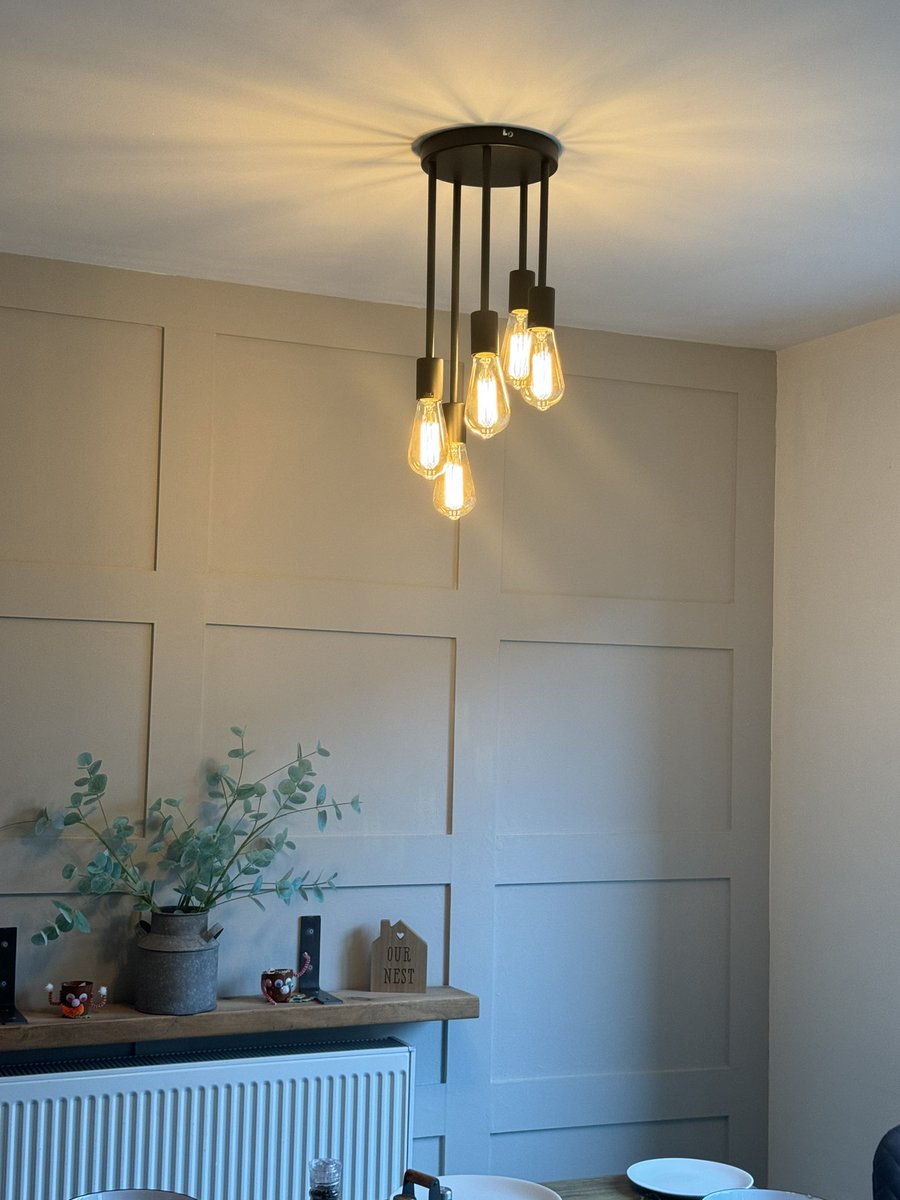 _LLCoolK's tweet photo. Fitted a new ceiling light in my kitchen today #DIYDad https://t.co/SJxwMCkyxb