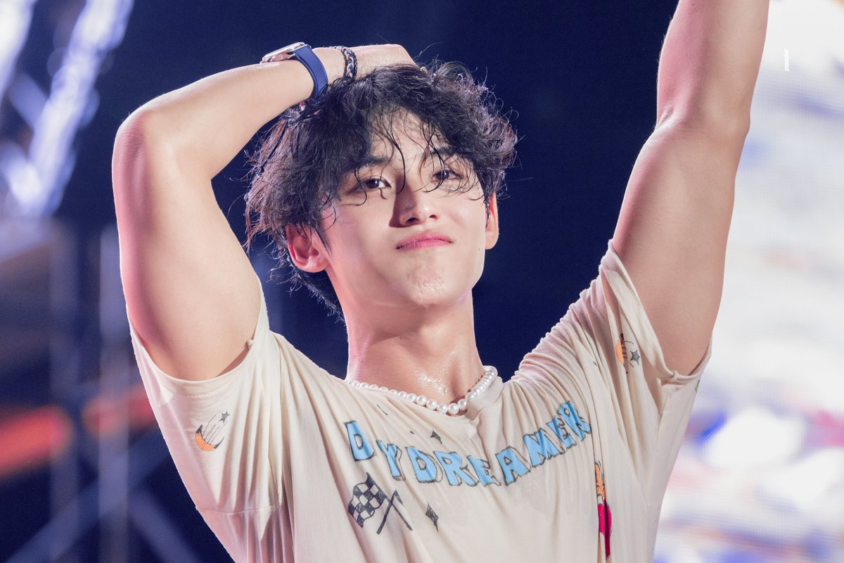 puppyluv406's tweet photo. 240908 𝑳𝒐𝒍𝒍𝒂𝒑𝒂𝒍𝒐𝒐𝒛𝒂 𝑩𝒆𝒓𝒍𝒊𝒏

강아지 감동받았어요..🥹

#민규 #세븐틴 #MINGYU #SEVENTEEN 
#ミンギュ #金珉奎 #롤라팔루자 #lollapalooza https://t.co/TZ0YpwxOZu