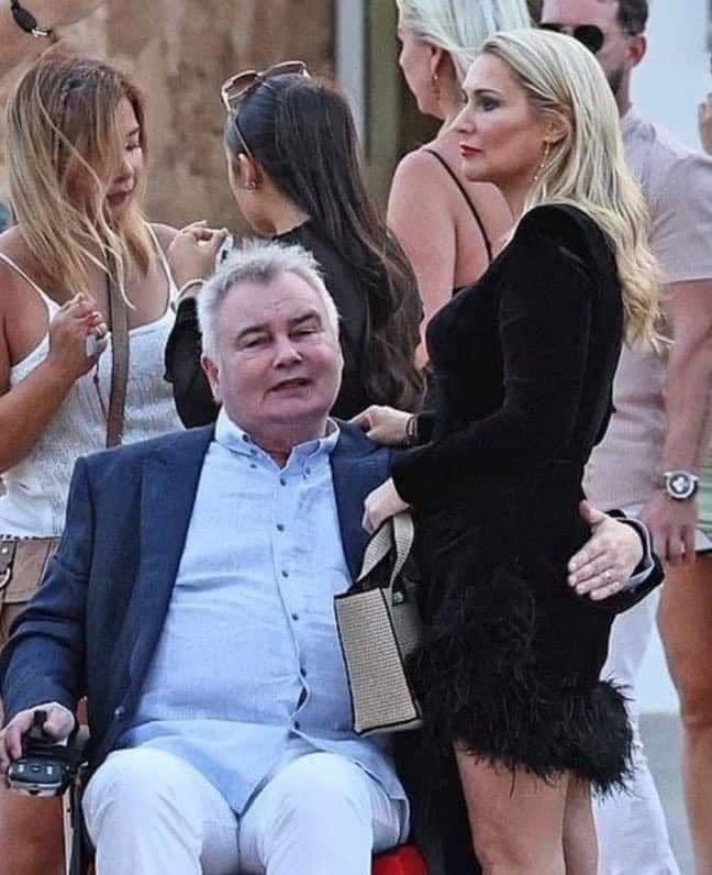 JackieMeek6's tweet photo. So Katie, what first attracted you to the millionaire Eamon Holmes?👇#EamonHolmes #GBNews https://t.co/WuQq6HGBqr