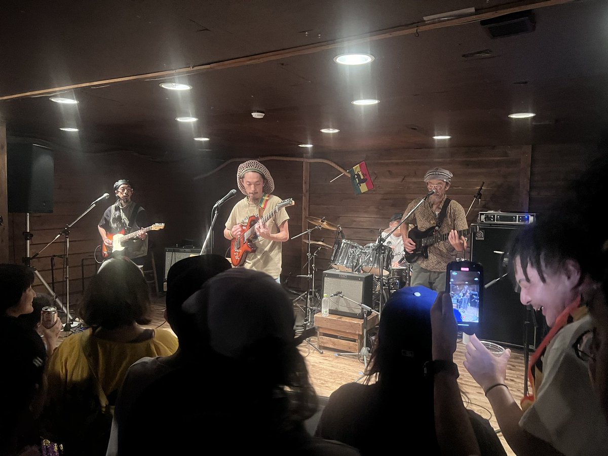 yudai_reggae_'s tweet photo. 9/14 岡山BLUE BLUESで
#reggaerevival
初めてのブルブルース
めちゃめちゃ雰囲気良くて
#ルーツロックレゲエ にピッタシの現場!
#ラスタマン はかっこいい🔥
#jahwoks #oga #youthofroots #konryu
#earthsound #アシリサンガ https://t.co/QdQ7qISSAx