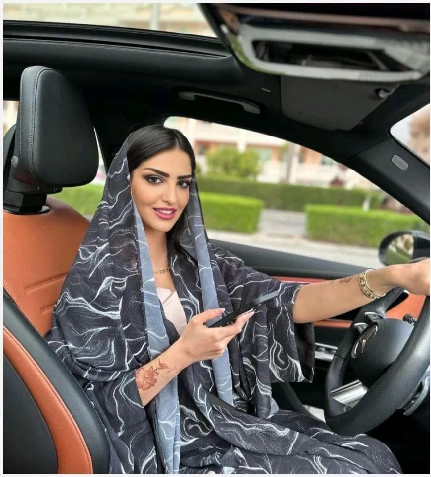 bn_bdal46537's tweet photo. متصل الآن 🟢
تريد الاميرة ريم إرسال رساله لك
تفائل بالله واكتب يارب https://t.co/QxaqFjfCRT