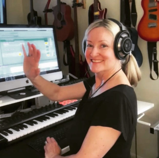 ComposerJoy's tweet photo. Thanks Scrilltown MO for the very fun interview - it was 3 months ago but never got around to sharing the link so here it is...
https://t.co/AivdVyEjDR
#jacquiejoy #jacquiejoycomposer #womeninmusic #composerlife #music #singersongwriter #newmusic #interview #singer #songwriter https://t.co/jVwtTxnZus