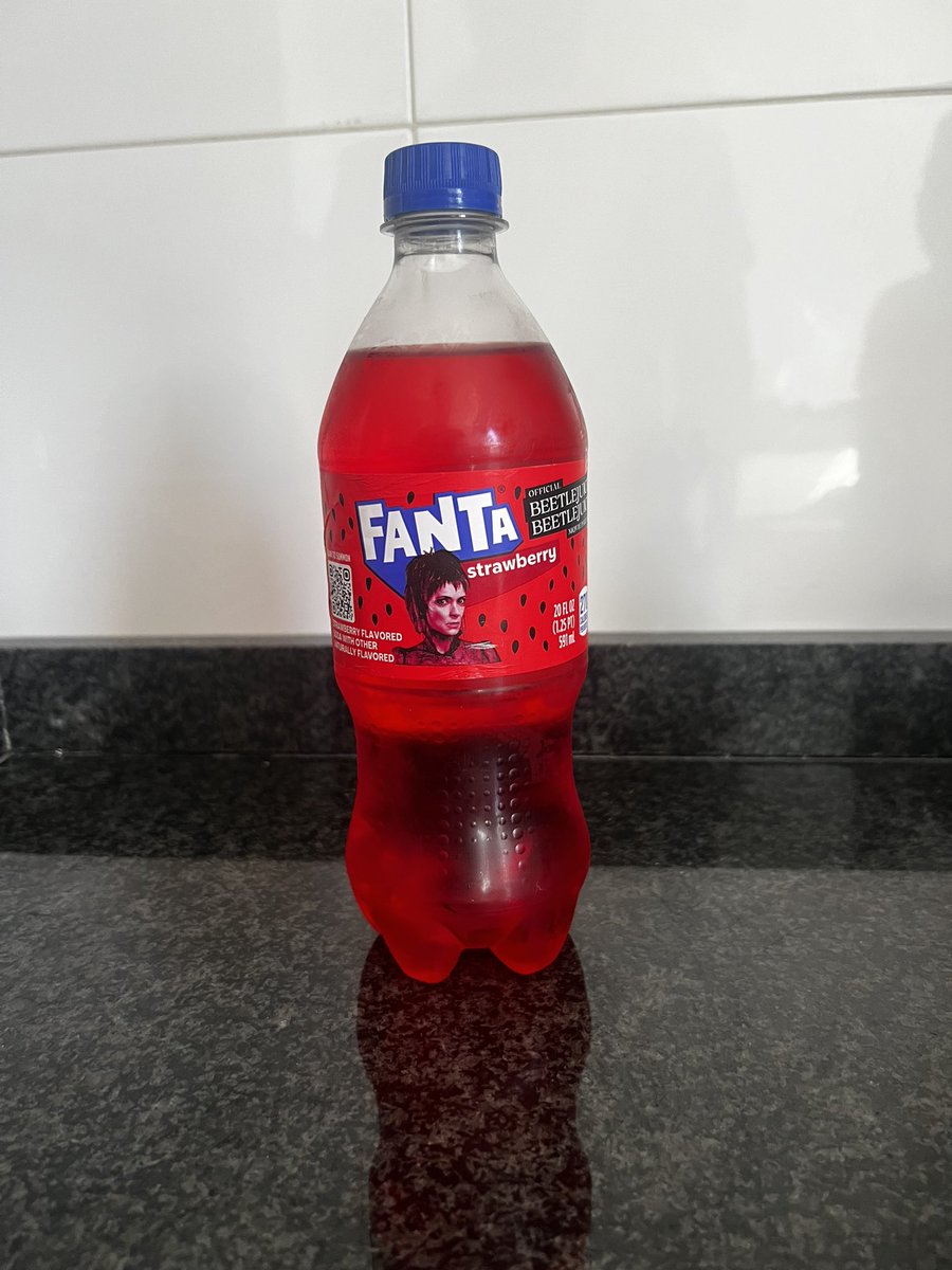 Parece ser que EEUU es el país con mayor índice de Obesidad en el mundo ¿Cuanto azúcar creéis que tiene esta Fanta de fresa de 592ml, procedente de EEUU? 
Mañana la respuesta.