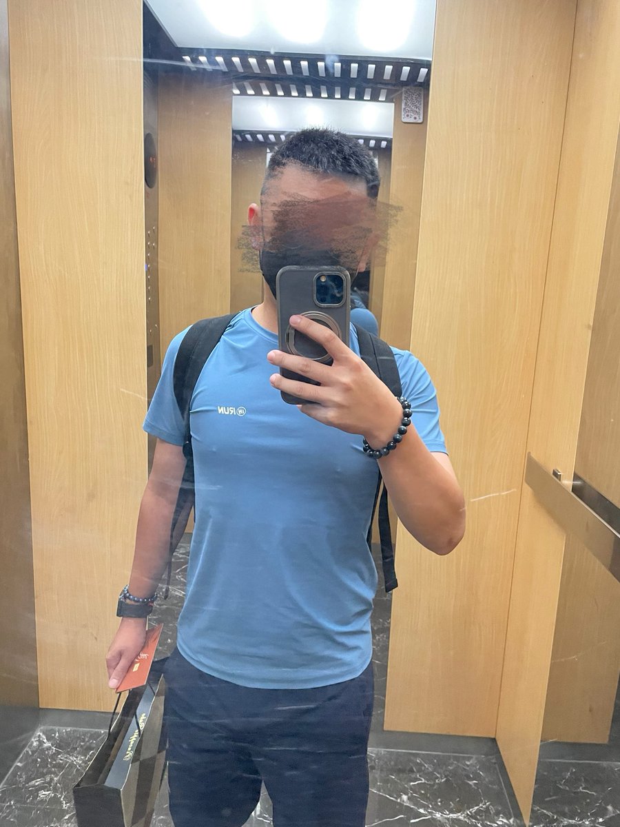 穿這件衣服好害羞喔><