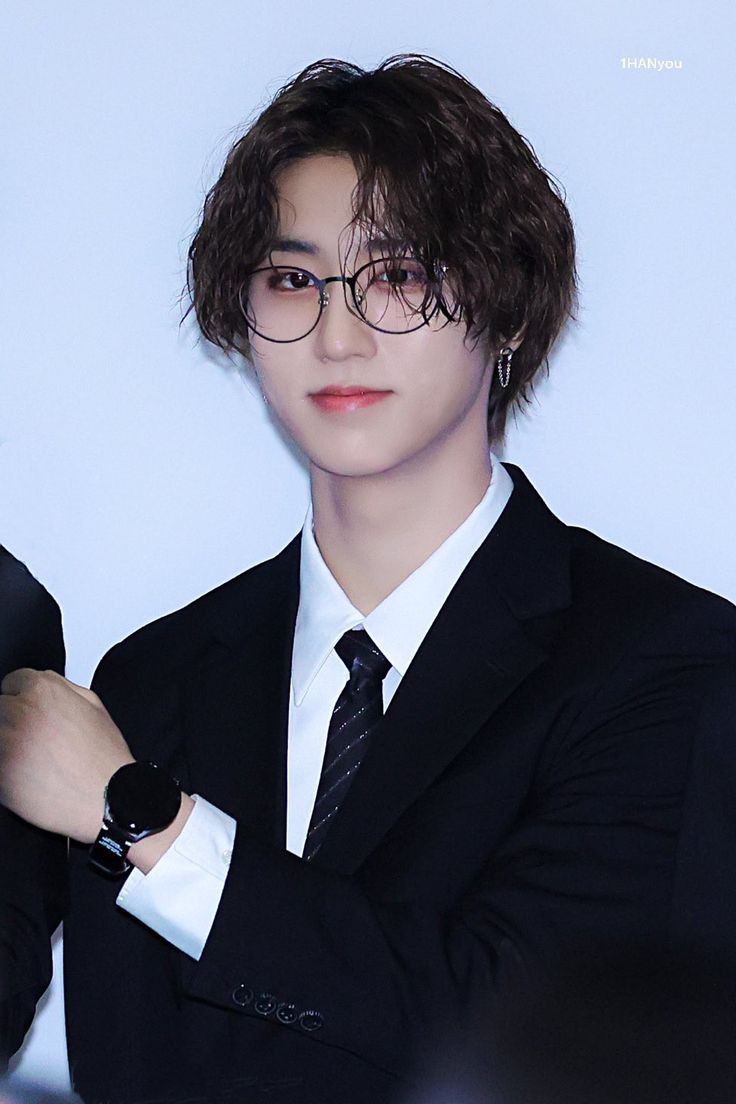 Nah selanjutnya gue pribadi minta maaf banget kalau selama jadi Duxes masih banyak kekurangannya, atau mungkin bikin kalian pusing baca typing gue yang keren itu. 😎